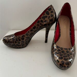 Nine & Co. Leopard print heel.